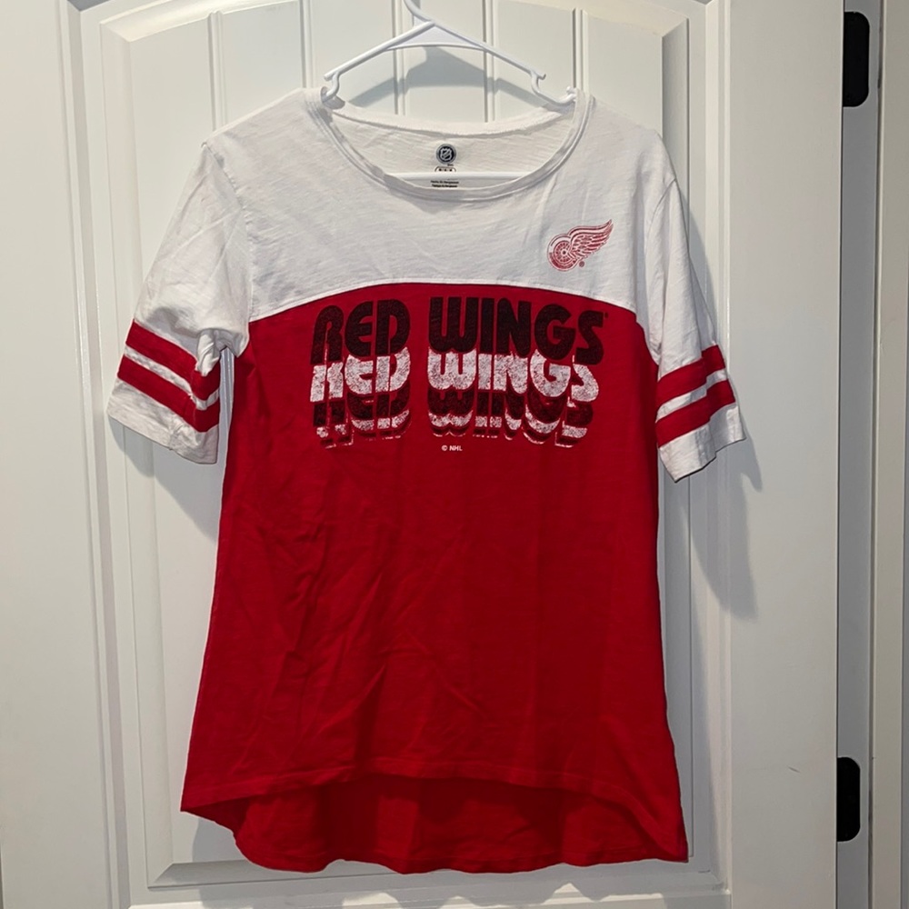 NHL Red Wings tee size medium